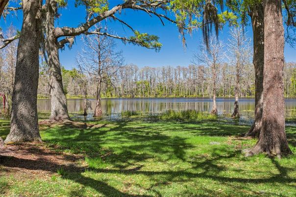 Exterior, Lake