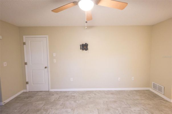 Empty room, Interior