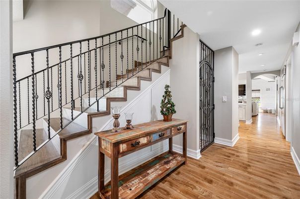 Interior, Recessed Lighting, Wood Texture Flooring