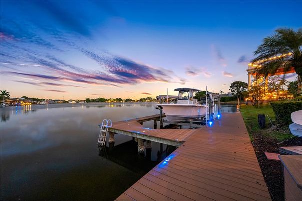 Exterior, Lake