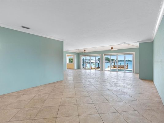 Empty room, Interior, Water