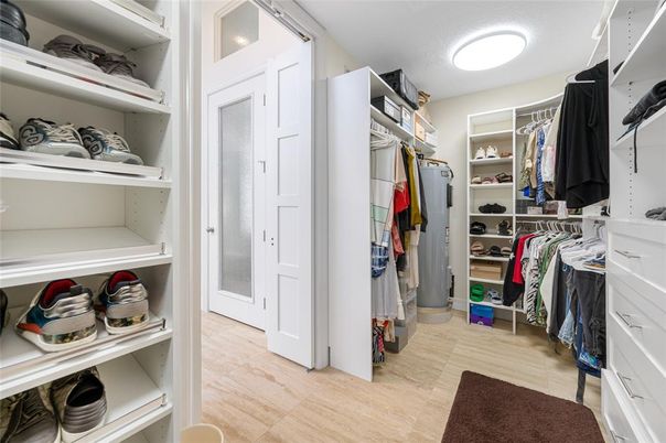 Interior, Walk-in Closets, Wood Texture Flooring