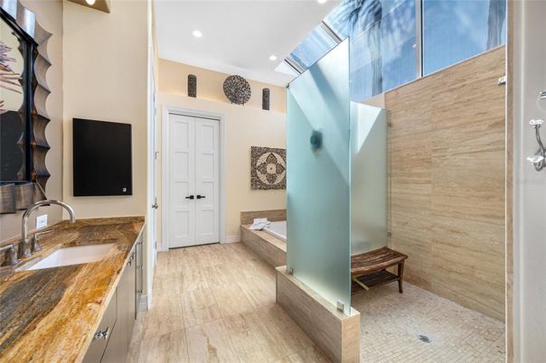 Bathroom, Interior, Recessed Lighting