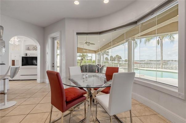 Dining room, Interior, Pendant Lights, Recessed Lighting, Water