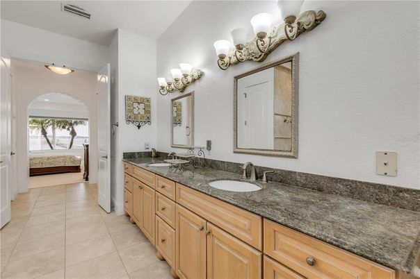 Bathroom, Bedroom, Dual Sink Vanities, Interior