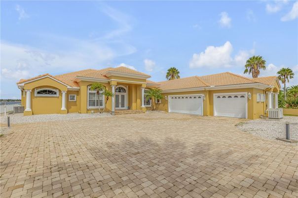 Attached, Exterior, Facade, Mediterranean