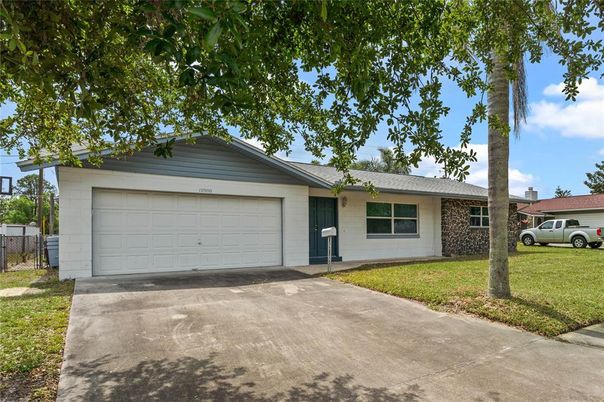 Attached, Exterior, Facade, Ranch