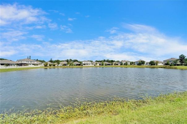 Exterior, Lake