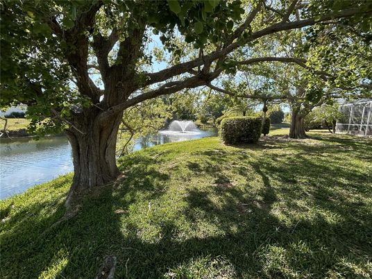 Exterior, Lake