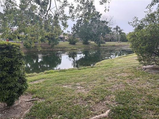 Exterior, Lake