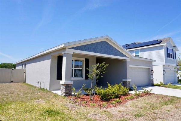 Attached, Exterior, Facade, Solar Panels, American Craftsman