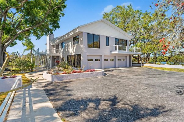 Attached, Exterior, Facade, Modern