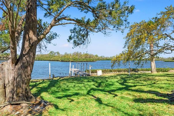 Exterior, Lake