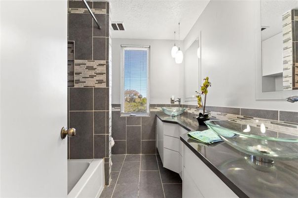 Bathroom, Interior, Pendant Lights