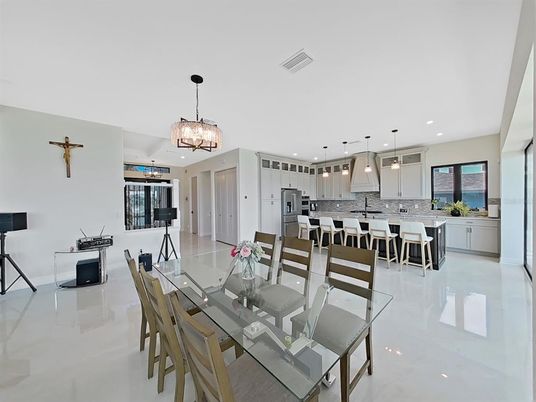 Dining room, Interior, Kitchen, Pendant Lights, Recessed Lighting, Stainless Steel Appliances
