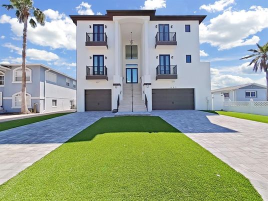 Attached, Exterior, Facade, Modern