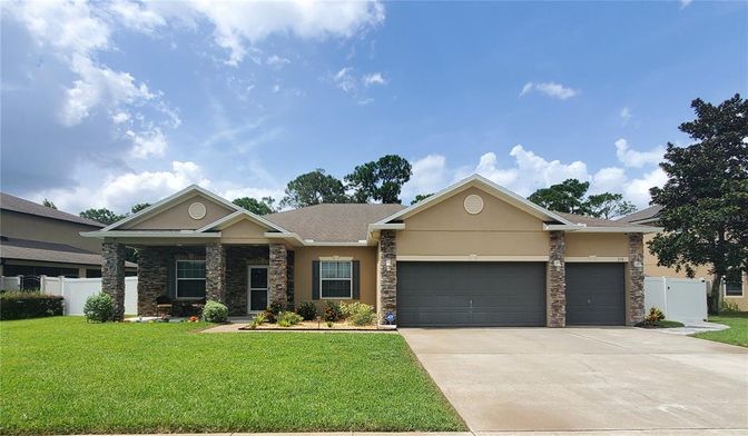 Attached, Exterior, Facade, Ranch