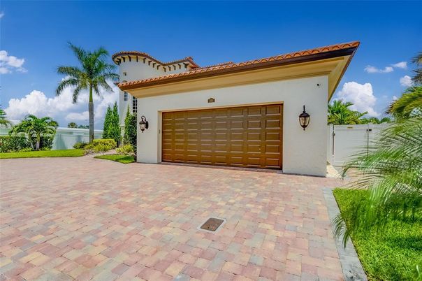 Detached Garage, Exterior