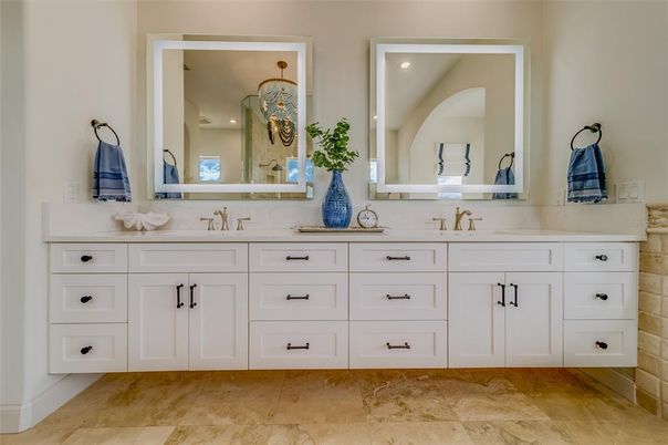 Bathroom, Dual Sink Vanities, Interior, Recessed Lighting