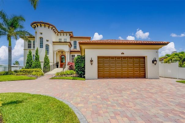 Attached, Exterior, Facade, Mediterranean
