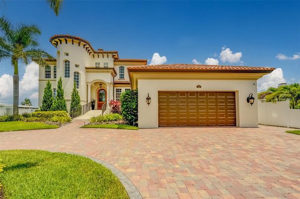Attached, Exterior, Facade, Mediterranean