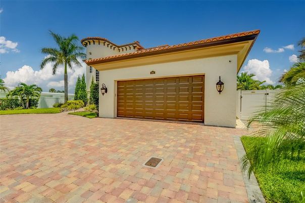 Detached Garage, Exterior