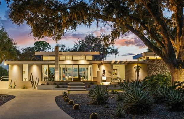 Backyard, Exterior, Facade, Modern