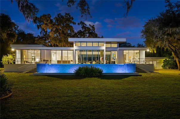 Backyard, Exterior, Facade, Modern