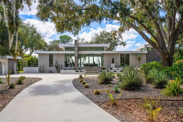Backyard, Exterior, Facade, Modern
