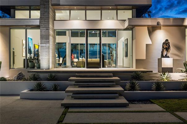 Exterior, Facade, Modern