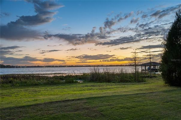 Exterior, Lake