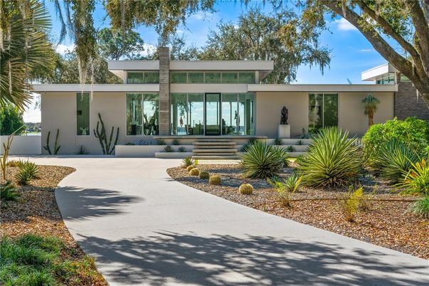 Exterior, Facade, Modern