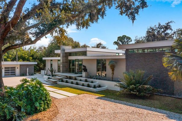Backyard, Exterior, Facade, Modern