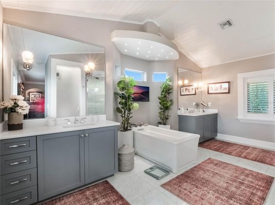 Bathroom, Dual Sink Vanities, Interior, Recessed Lighting
