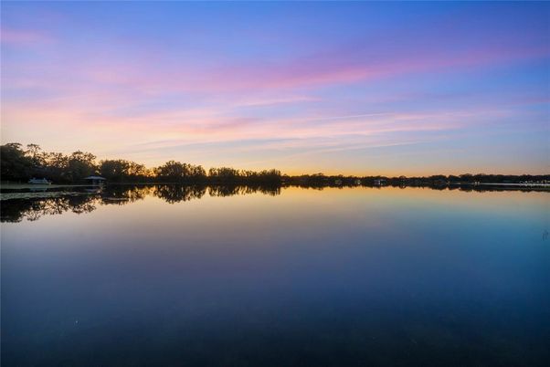 Exterior, Lake