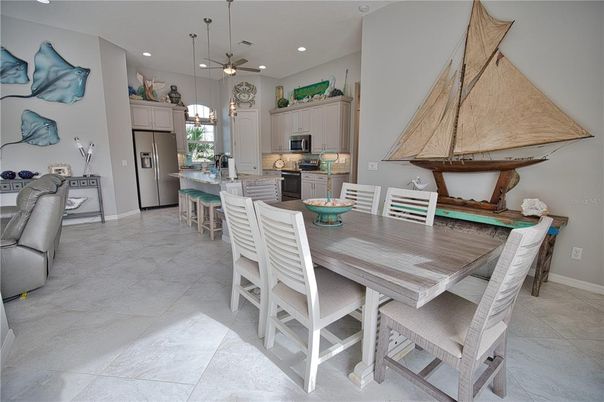 Dining room, Interior, Kitchen, Pendant Lights, Recessed Lighting, Stainless Steel Appliances