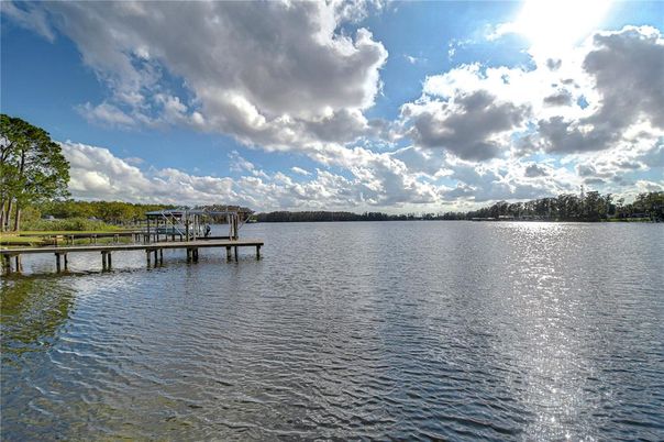 Exterior, Lake