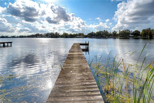 Exterior, Lake