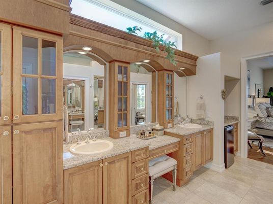 Bathroom, Dual Sink Vanities, Interior, Recessed Lighting