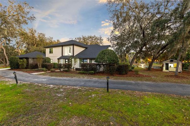 Backyard, Exterior, Facade, Split Level
