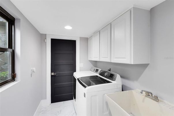 Interior, Marble, Recessed Lighting, Washer