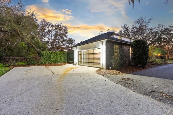 Detached Garage, Exterior