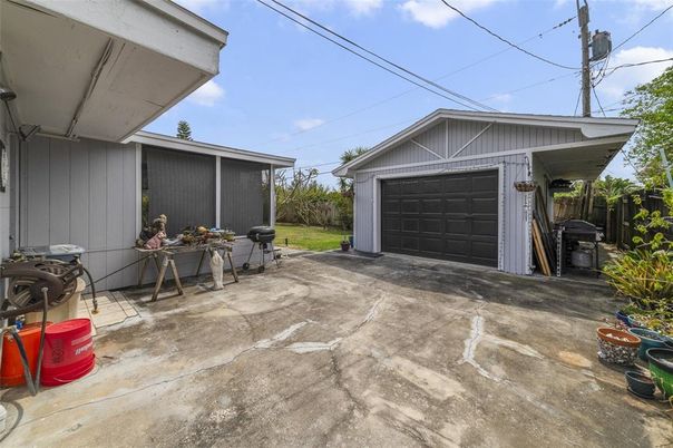 Detached Garage, Exterior