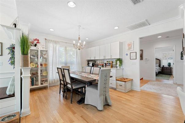 Chandelier, Dining room, Interior, Kitchen, Pendant Lights, Recessed Lighting, Wood Texture Flooring