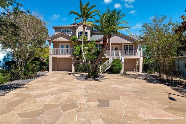 Attached, Exterior, Facade, Mediterranean