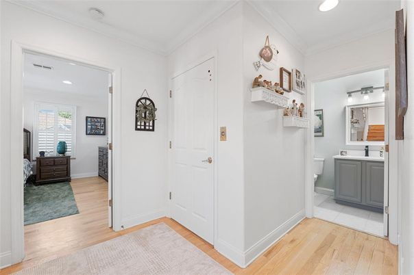 Bathroom, Interior, Recessed Lighting, Wood Texture Flooring