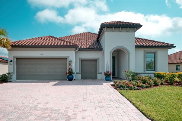 Attached, Exterior, Facade, Mediterranean