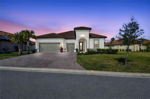 Attached, Exterior, Facade, Mediterranean
