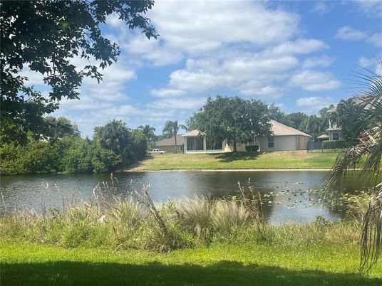 Exterior, Lake