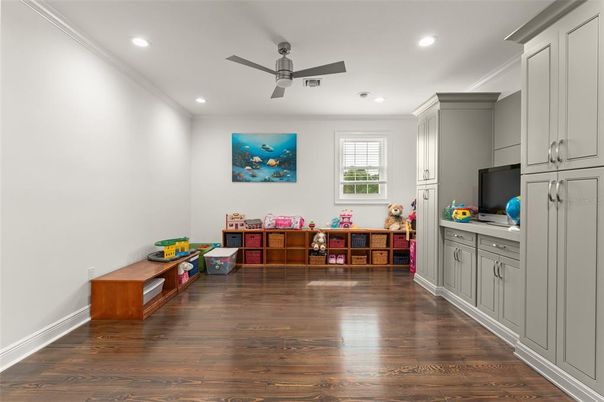 Interior, Recessed Lighting, Wood Texture Flooring
